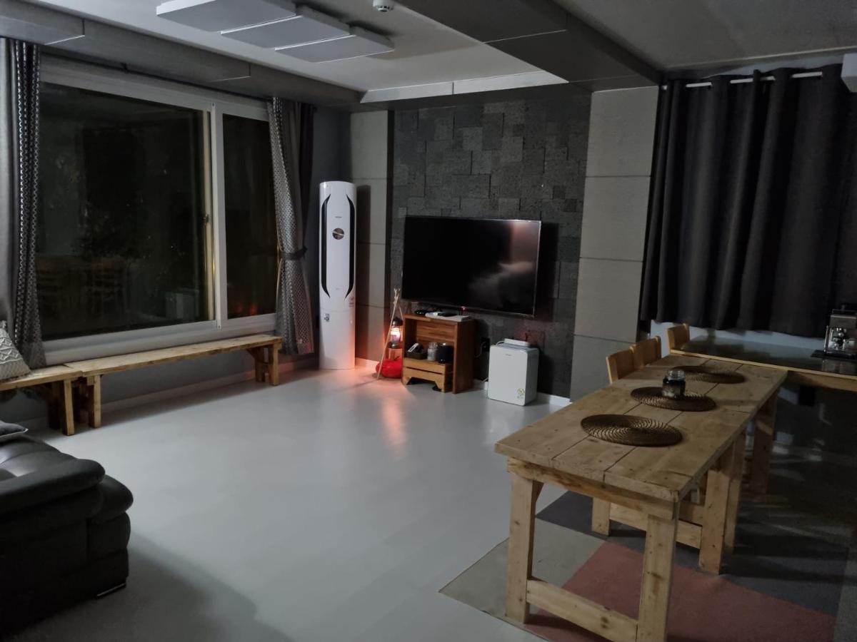 Gashi Sarang Bed and Breakfast Seogwipo Exterior foto