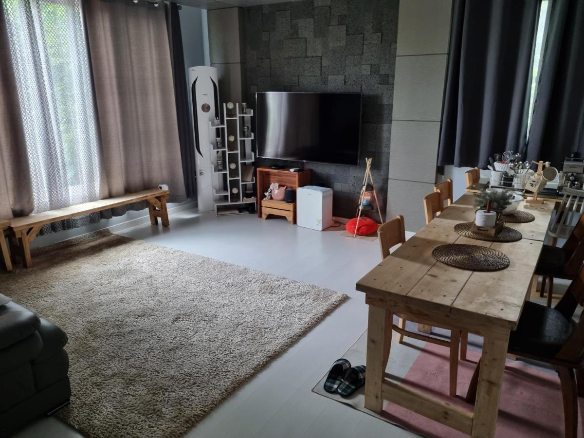 Gashi Sarang Bed and Breakfast Seogwipo Exterior foto