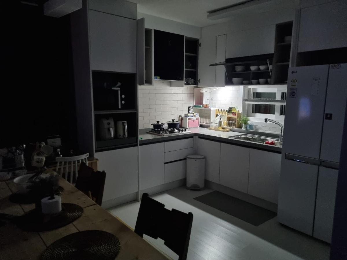 Gashi Sarang Bed and Breakfast Seogwipo Exterior foto